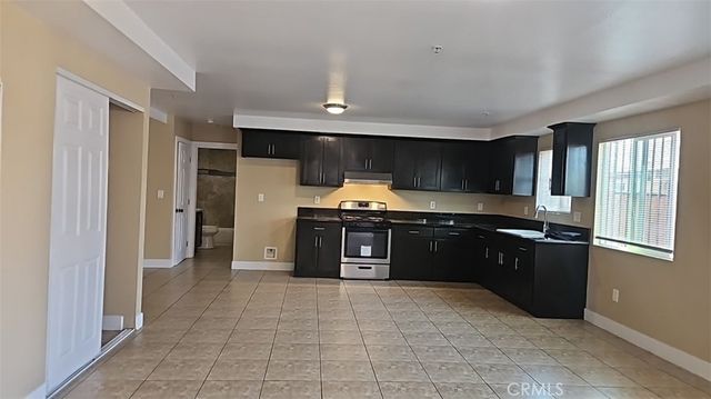 2024 E 74th, Los Angeles, CA 90001