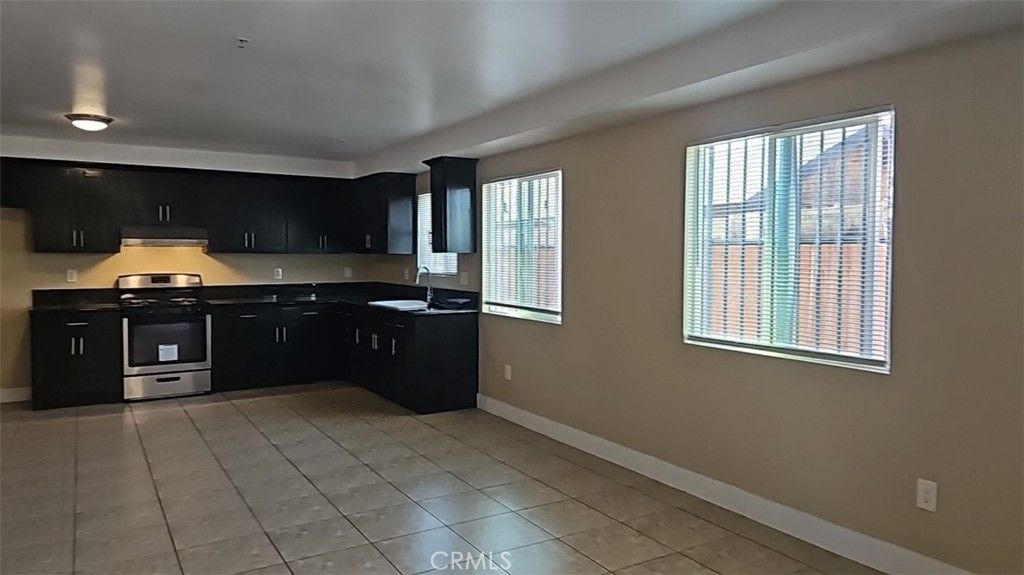 2024 E 74th, Los Angeles, CA 90001
