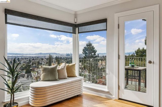 1989 1989 Oakview Dr, Oakland, CA 94602