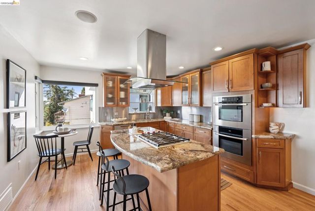 1989 1989 Oakview Dr, Oakland, CA 94602