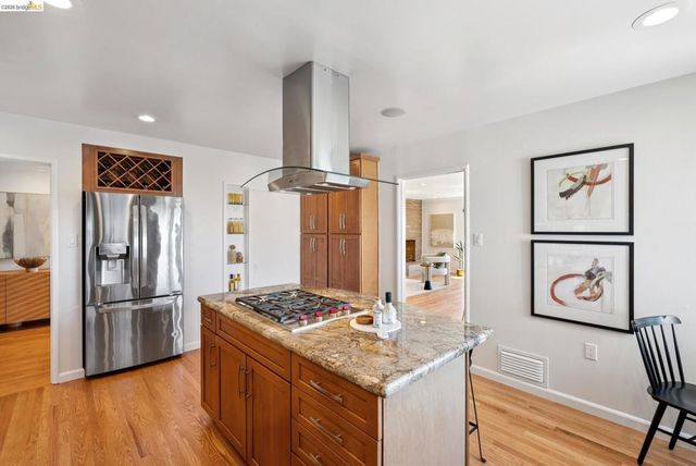 1989 1989 Oakview Dr, Oakland, CA 94602