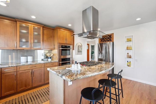 1989 1989 Oakview Dr, Oakland, CA 94602