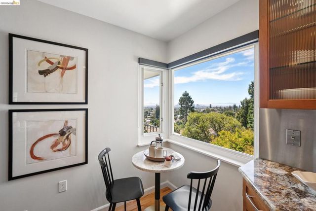 1989 1989 Oakview Dr, Oakland, CA 94602