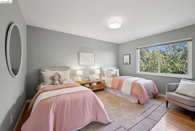 1989 1989 Oakview Dr, Oakland, CA 94602