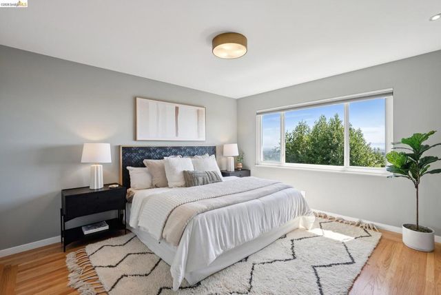 1989 1989 Oakview Dr, Oakland, CA 94602