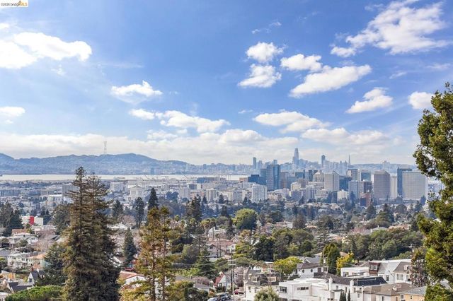 1989 1989 Oakview Dr, Oakland, CA 94602