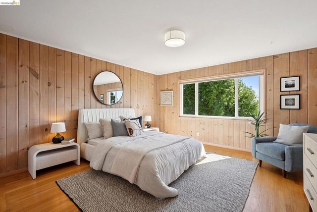 1989 1989 Oakview Dr, Oakland, CA 94602