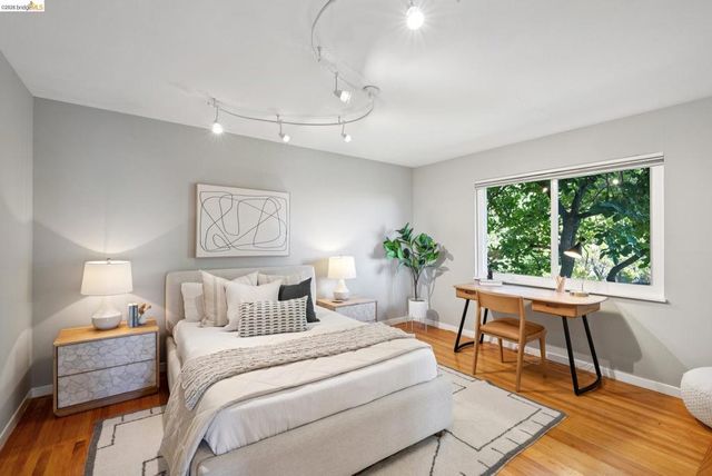 1989 1989 Oakview Dr, Oakland, CA 94602