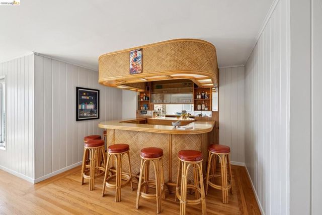 1989 1989 Oakview Dr, Oakland, CA 94602