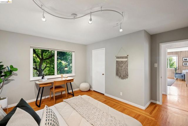 1989 1989 Oakview Dr, Oakland, CA 94602