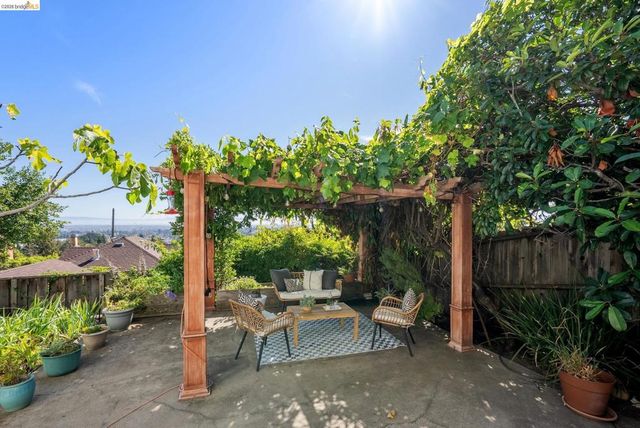 1989 1989 Oakview Dr, Oakland, CA 94602