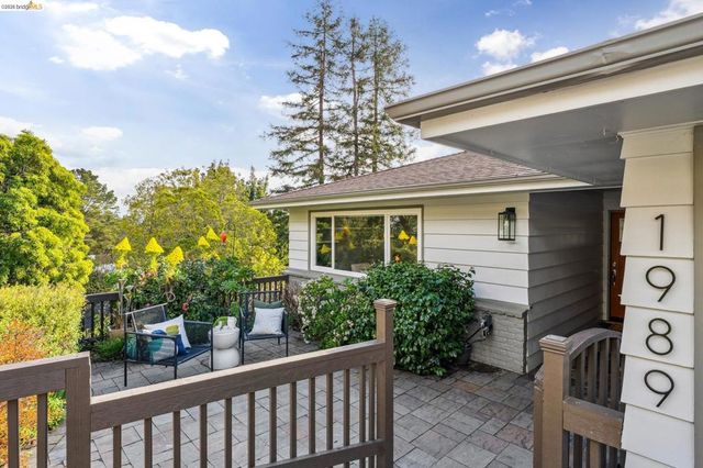 1989 1989 Oakview Dr, Oakland, CA 94602