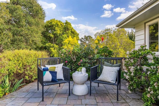 1989 1989 Oakview Dr, Oakland, CA 94602