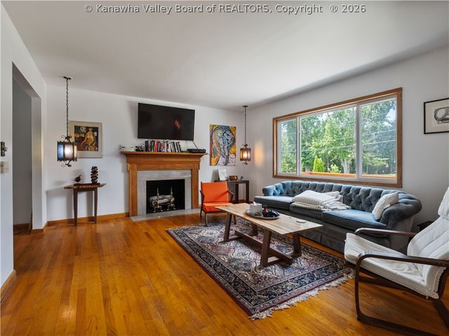 998 W Pea Ridge Road, Huntington, WV 25705