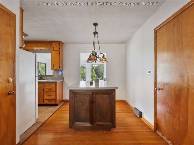 998 W Pea Ridge Road, Huntington, WV 25705