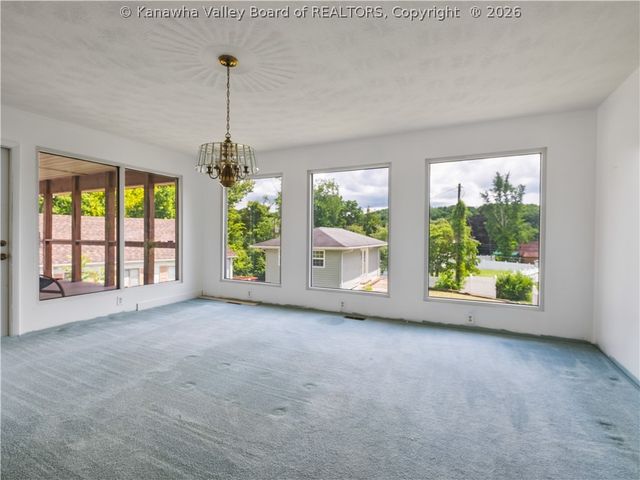 998 W Pea Ridge Road, Huntington, WV 25705