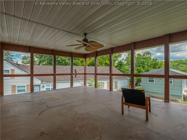 998 W Pea Ridge Road, Huntington, WV 25705