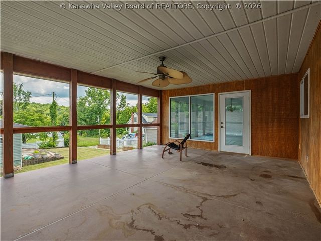 998 W Pea Ridge Road, Huntington, WV 25705