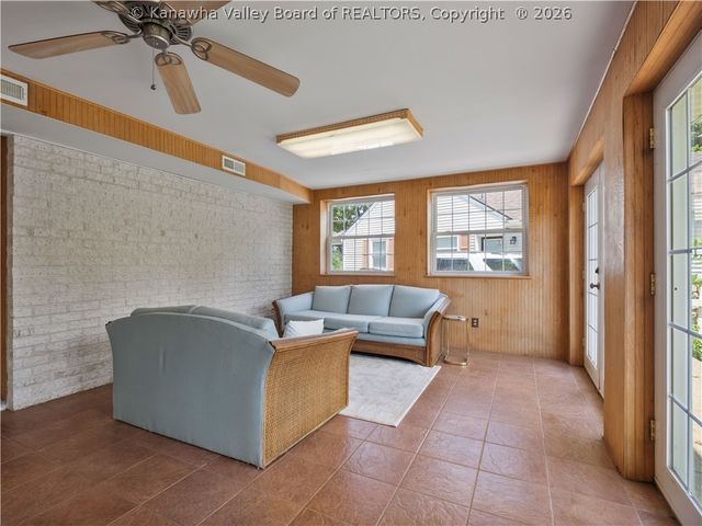 998 W Pea Ridge Road, Huntington, WV 25705