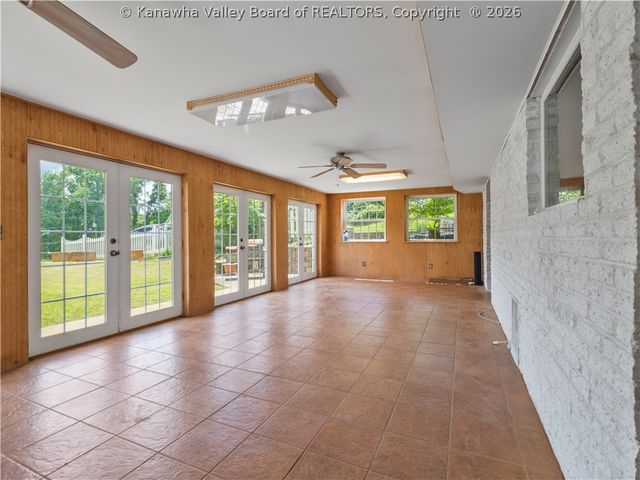 998 W Pea Ridge Road, Huntington, WV 25705