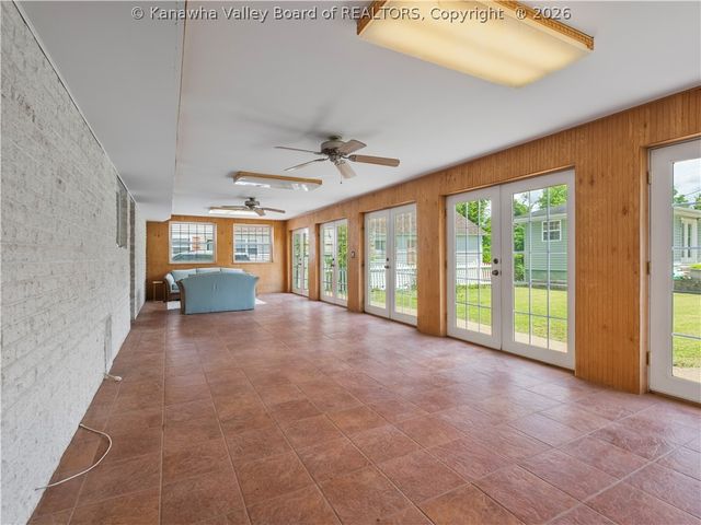 998 W Pea Ridge Road, Huntington, WV 25705