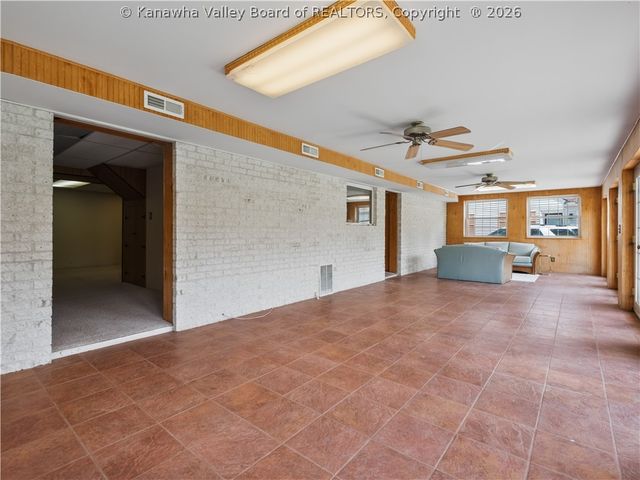 998 W Pea Ridge Road, Huntington, WV 25705
