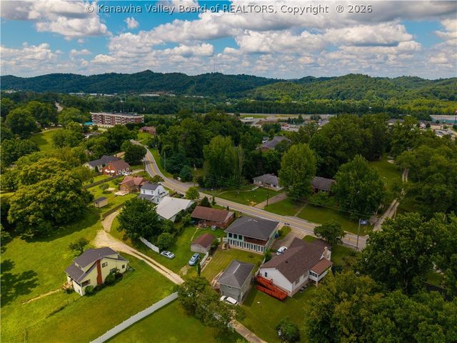 998 W Pea Ridge Road, Huntington, WV 25705