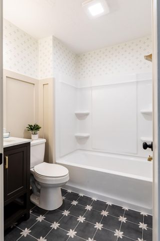 1055 S New Avenue, Springfield, MO 65807