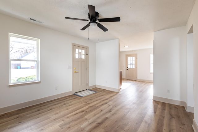 1055 S New Avenue, Springfield, MO 65807