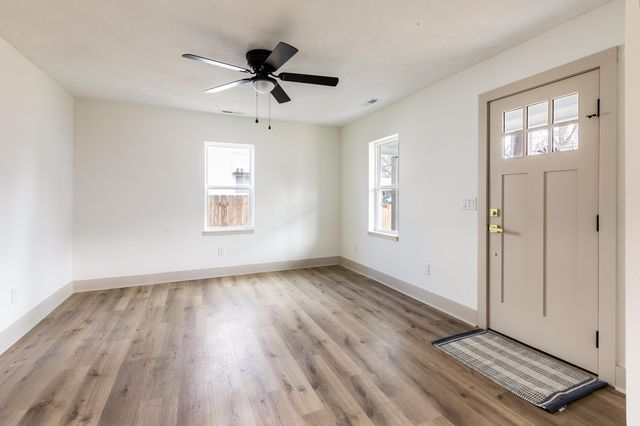 1055 S New Avenue, Springfield, MO 65807