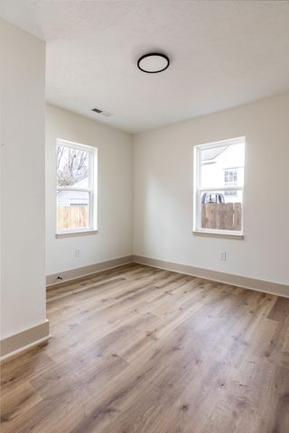 1055 S New Avenue, Springfield, MO 65807