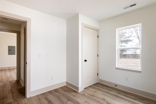 1055 S New Avenue, Springfield, MO 65807