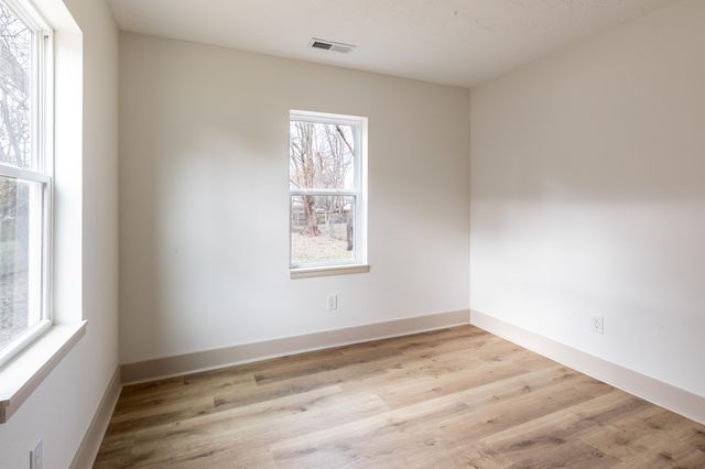 1055 S New Avenue, Springfield, MO 65807