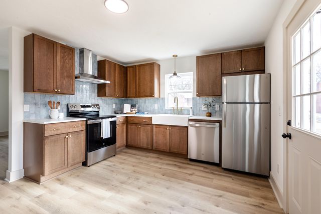 1055 S New Avenue, Springfield, MO 65807