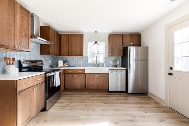 1055 S New Avenue, Springfield, MO 65807