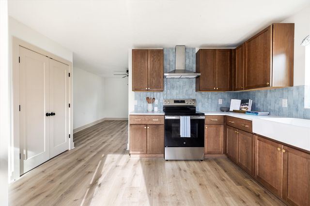 1055 S New Avenue, Springfield, MO 65807