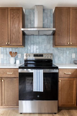 1055 S New Avenue, Springfield, MO 65807