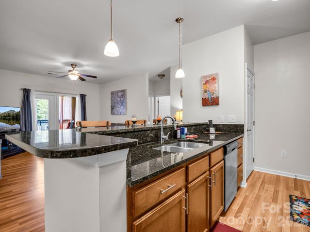 91 Brickton Village Circle 301, Fletcher, NC 28732