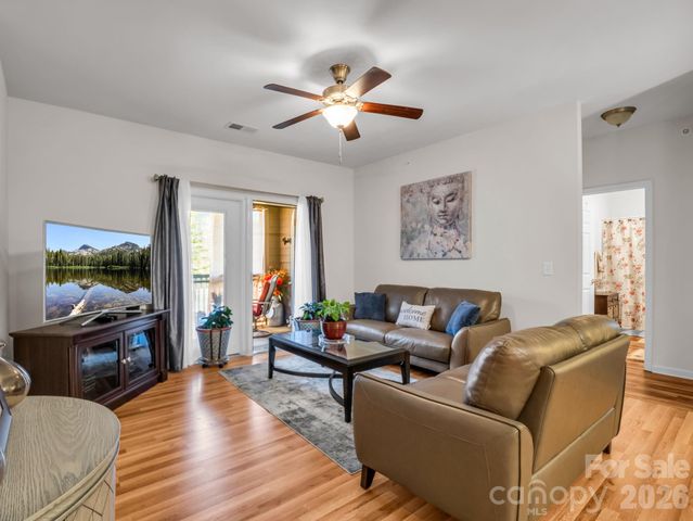 91 Brickton Village Circle 301, Fletcher, NC 28732