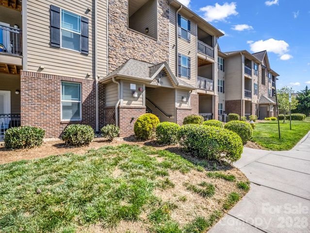 91 Brickton Village Circle 301, Fletcher, NC 28732
