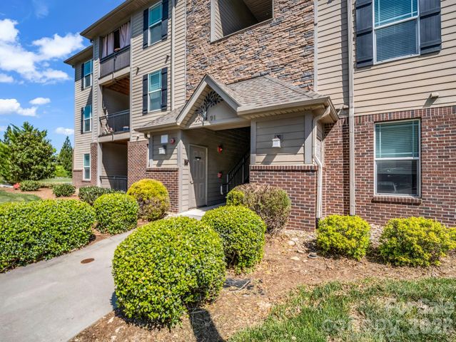 91 Brickton Village Circle 301, Fletcher, NC 28732