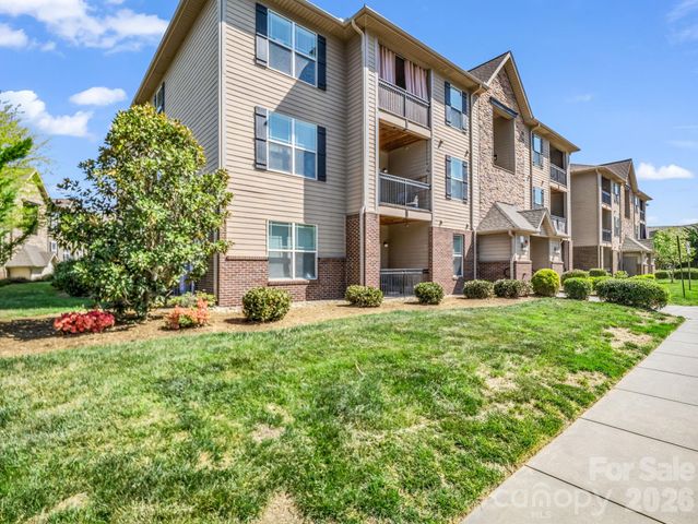 91 Brickton Village Circle 301, Fletcher, NC 28732