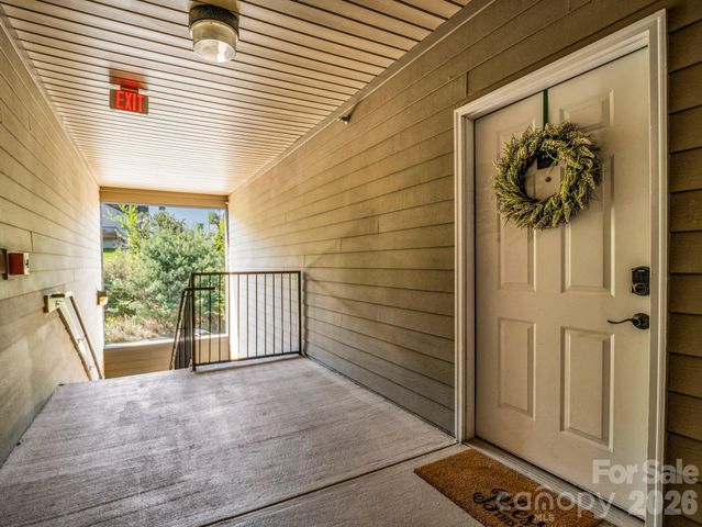 91 Brickton Village Circle 301, Fletcher, NC 28732