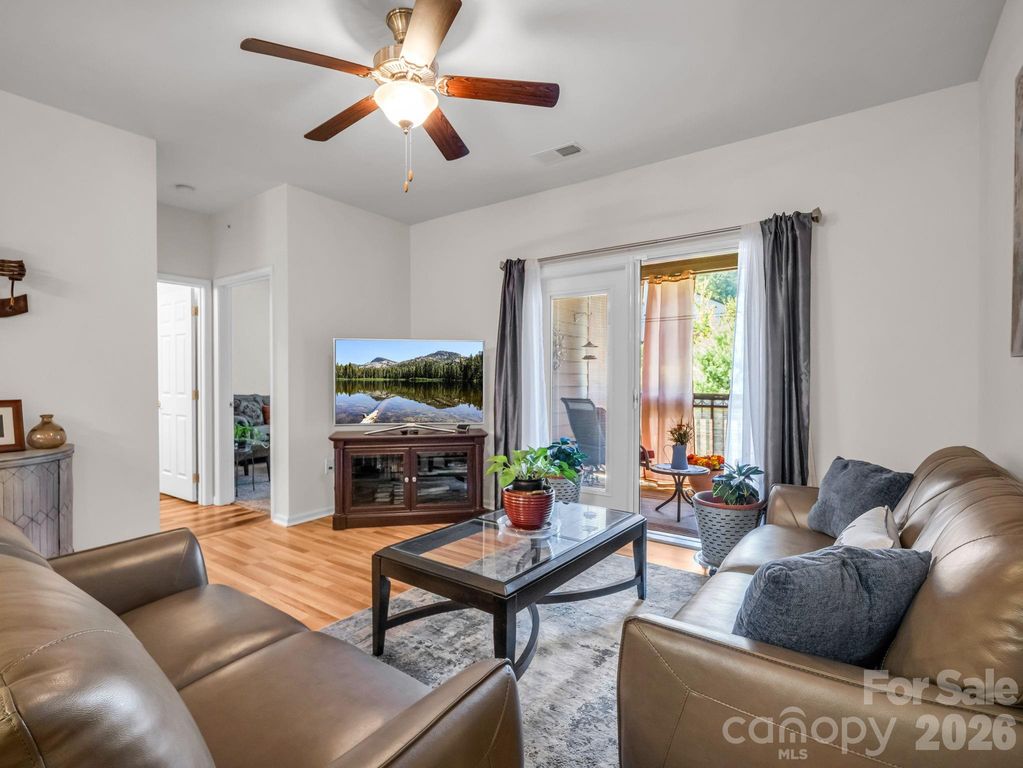91 Brickton Village Circle 301, Fletcher, NC 28732