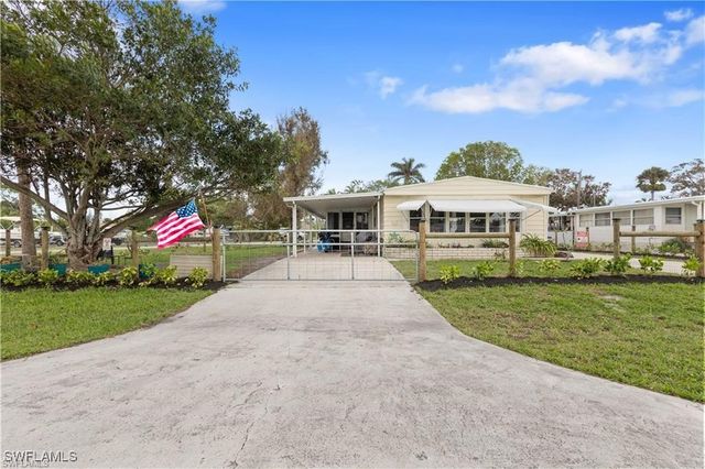 23 Derhenson DR, Naples, FL 34114