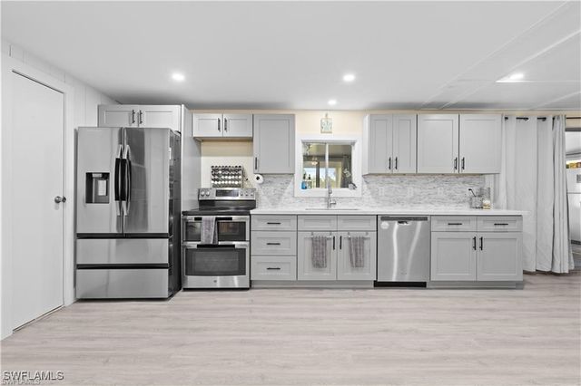 23 Derhenson DR, Naples, FL 34114