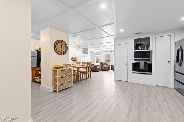 23 Derhenson DR, Naples, FL 34114