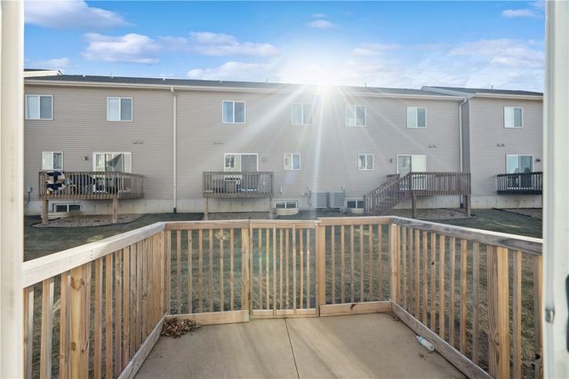 45 Woodstone Lane SW, Cedar Rapids, IA 52404