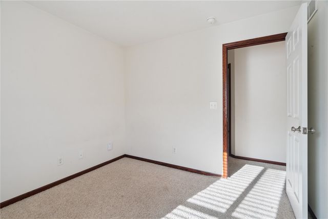 45 Woodstone Lane SW, Cedar Rapids, IA 52404