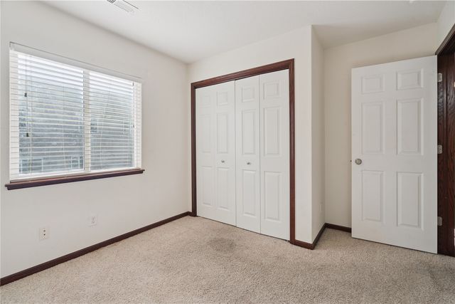 45 Woodstone Lane SW, Cedar Rapids, IA 52404